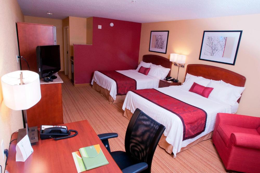 Queen Room with Two Queen Beds interior